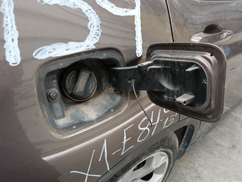 Recambio de tapa exterior combustible para bmw x1 (e84) sdrive 18 d referencia OEM IAM   