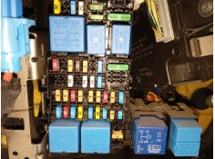 CAJA RELES / FUSIBLES 