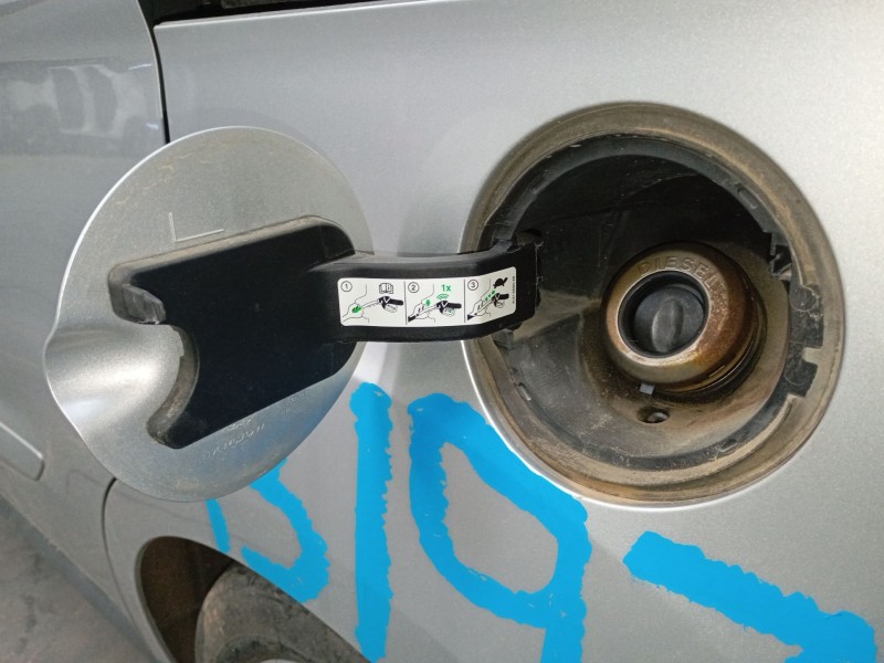 Recambio de tapa exterior combustible para ford tourneo courier b460 monospace 1.5 tdci referencia OEM IAM   