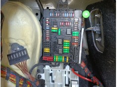 CAJA RELES / FUSIBLES 