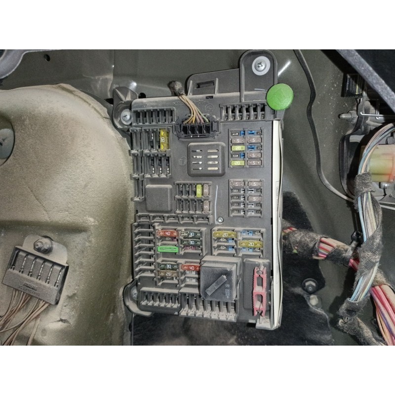 Recambio de caja reles / fusibles para bmw x6 (e71, e72) xdrive 40 d referencia OEM IAM   