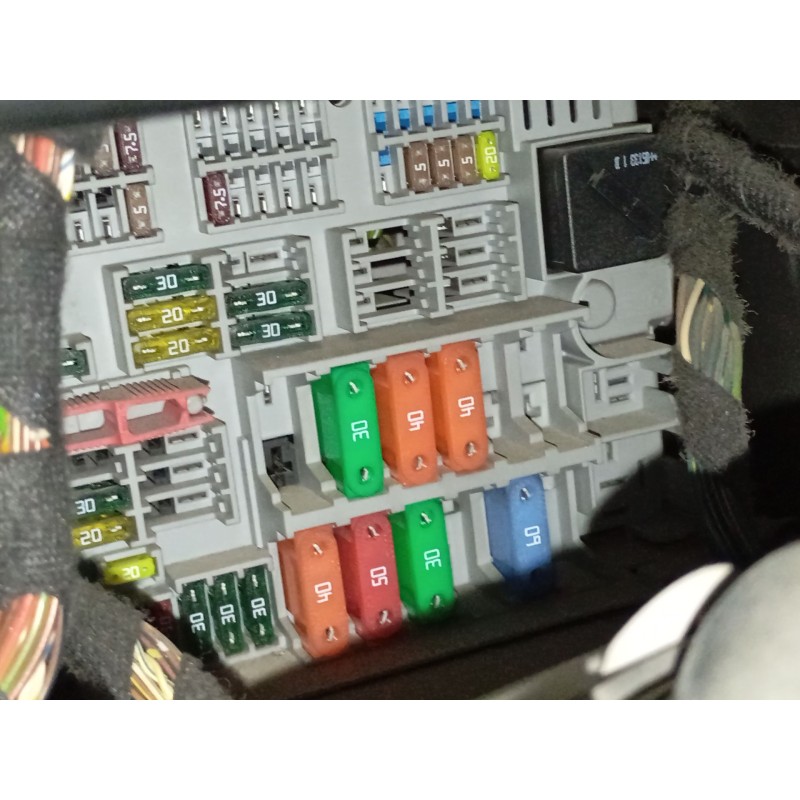 Recambio de caja reles / fusibles para bmw 1 (e87) 118 d referencia OEM IAM   