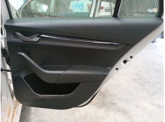 GUARNECIDO PUERTA TRASERA DERECHA 