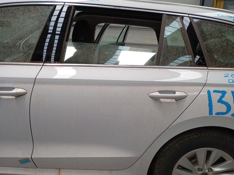 Recambio de puerta trasera izquierda para skoda octavia iv combi (nx5, pv5) 2.0 tdi referencia OEM IAM   