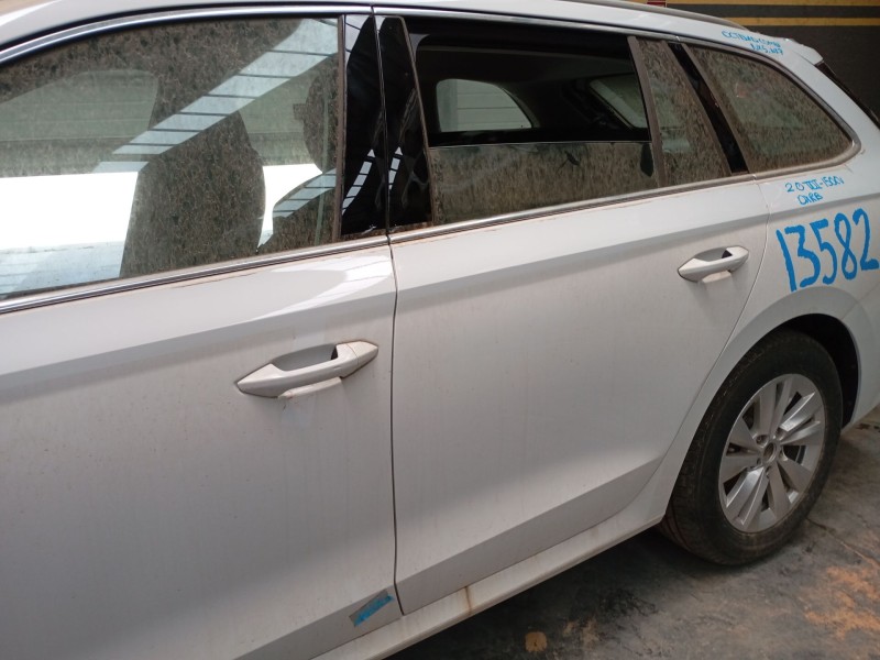 Recambio de puerta trasera izquierda para skoda octavia iv combi (nx5, pv5) 2.0 tdi referencia OEM IAM   