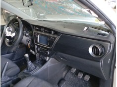 toyota auris (_e18_) del año 2014 2