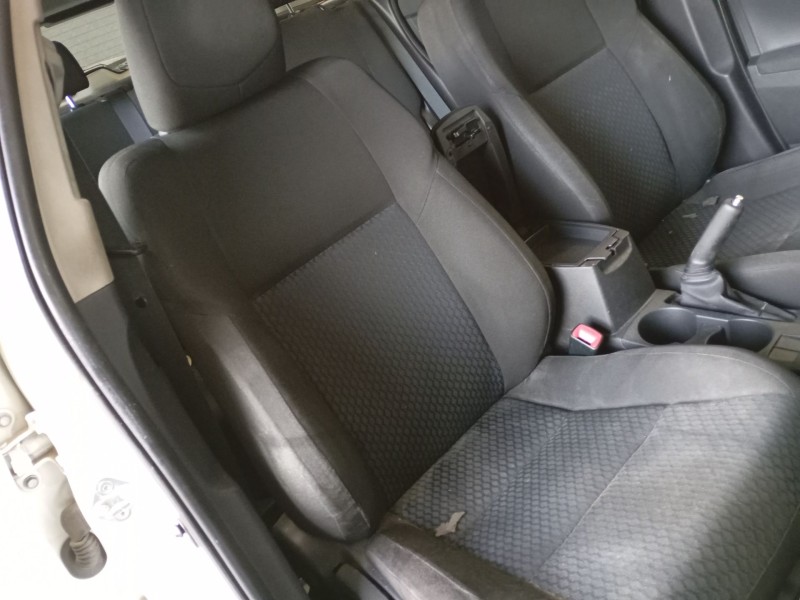 toyota auris (_e18_) del año 2014