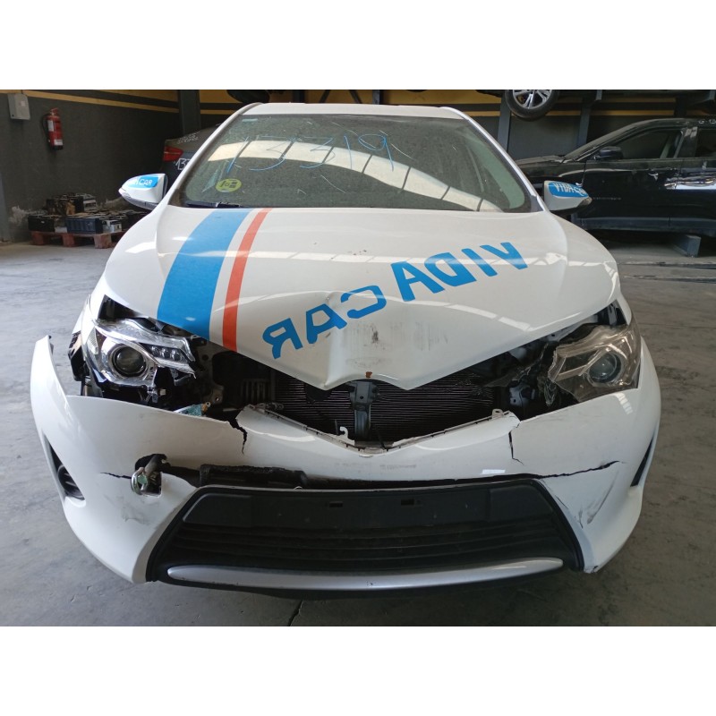 toyota auris (_e18_) del año 2014