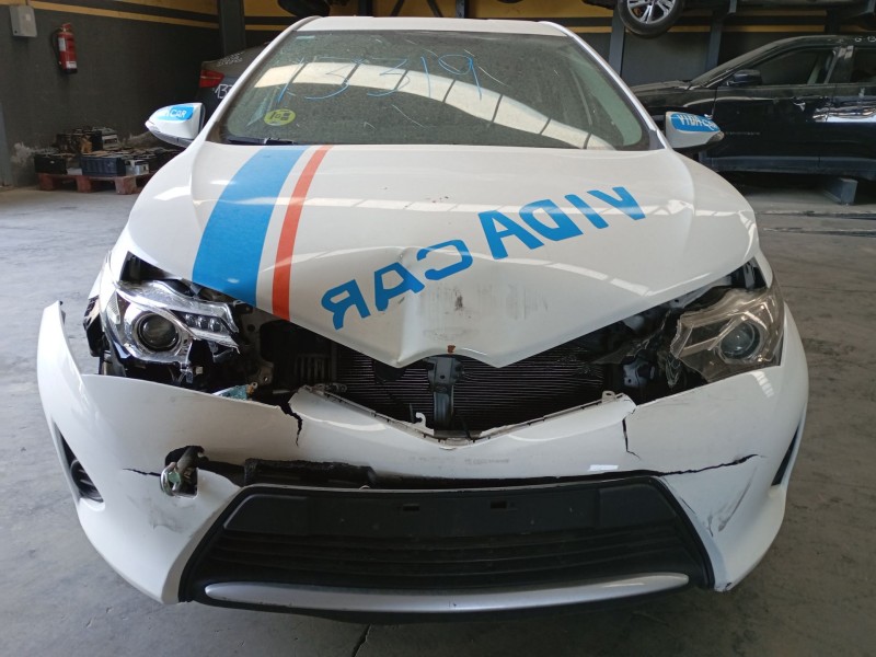 toyota auris (_e18_) del año 2014