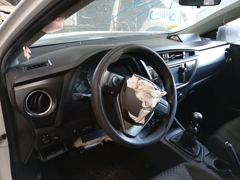 toyota auris (_e18_) del año 2014