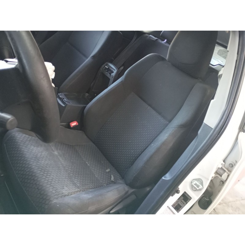 toyota auris (_e18_) del año 2014