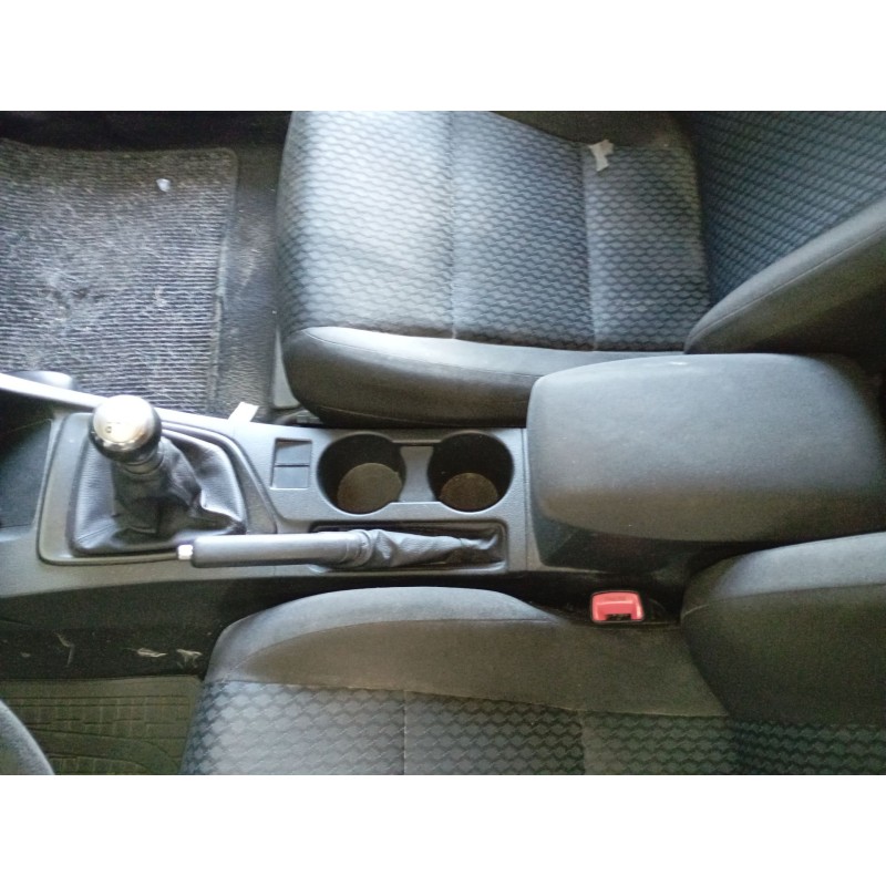 Recambio de consola central para toyota auris (_e18_) 1.4 d-4d (nde180_) referencia OEM IAM   