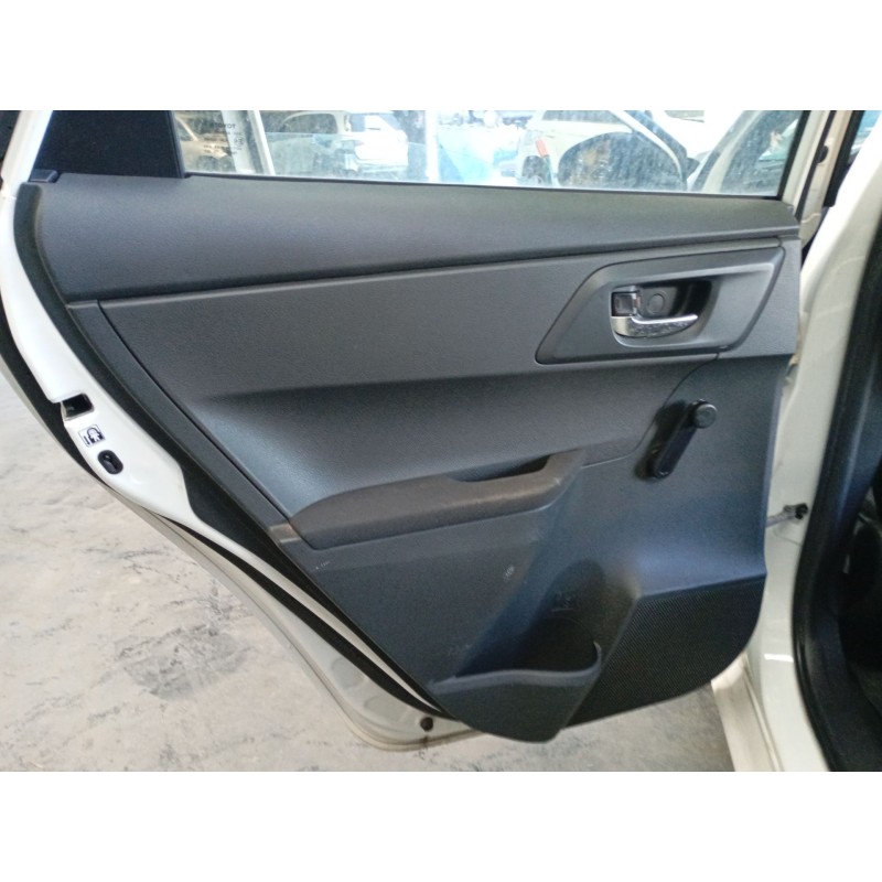 Recambio de guarnecido puerta trasera izquierda para toyota auris (_e18_) 1.4 d-4d (nde180_) referencia OEM IAM   