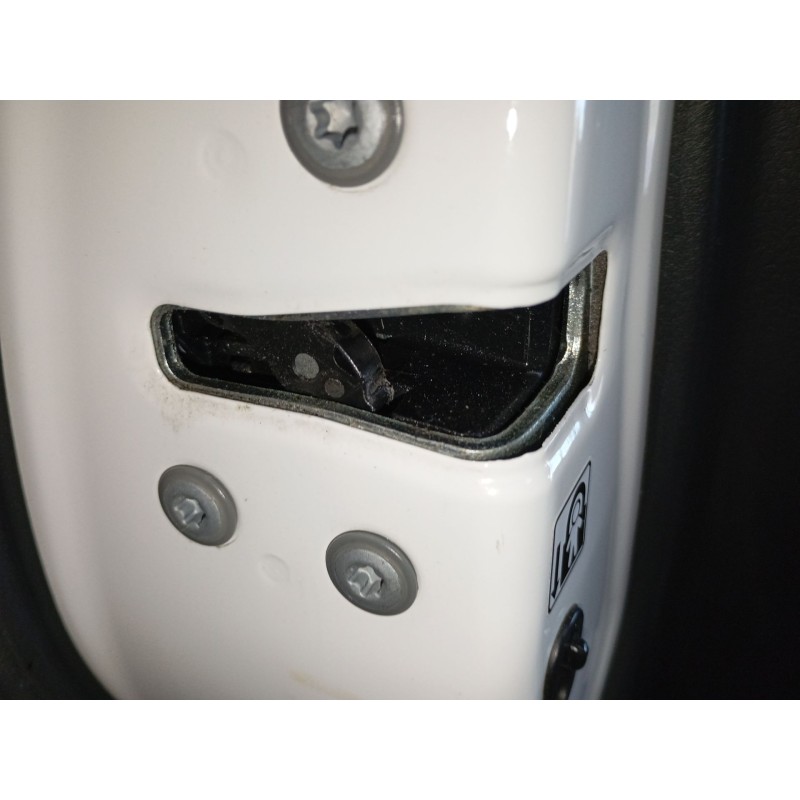 Recambio de cerradura puerta trasera izquierda para toyota auris (_e18_) 1.4 d-4d (nde180_) referencia OEM IAM   