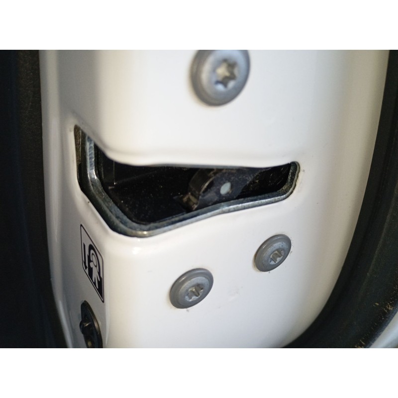 Recambio de cerradura puerta trasera derecha para toyota auris (_e18_) 1.4 d-4d (nde180_) referencia OEM IAM   