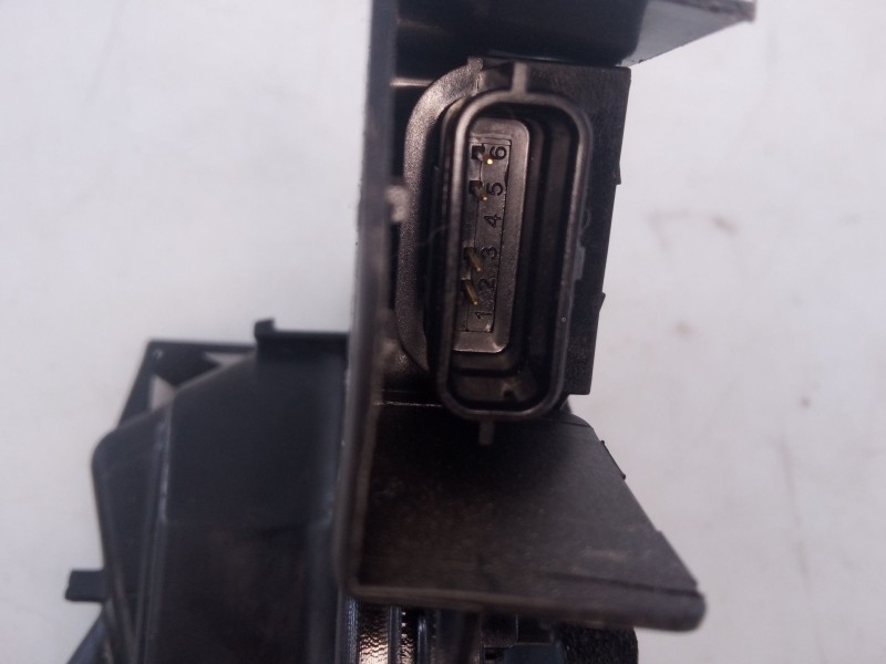 Recambio de cerradura puerta trasera derecha para renault megane iv sedán 1.3 tce 140 (lvnb) referencia OEM IAM   