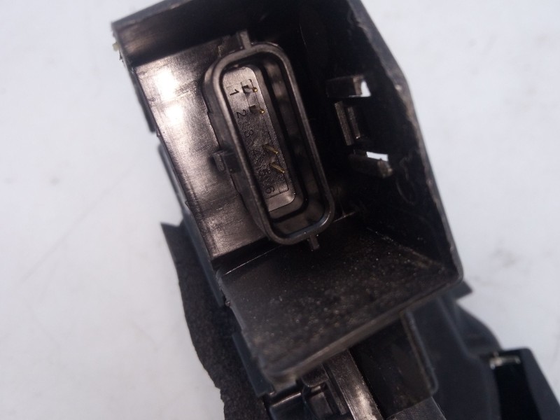 Recambio de cerradura puerta trasera izquierda para renault megane iv sedán 1.3 tce 140 (lvnb) referencia OEM IAM   