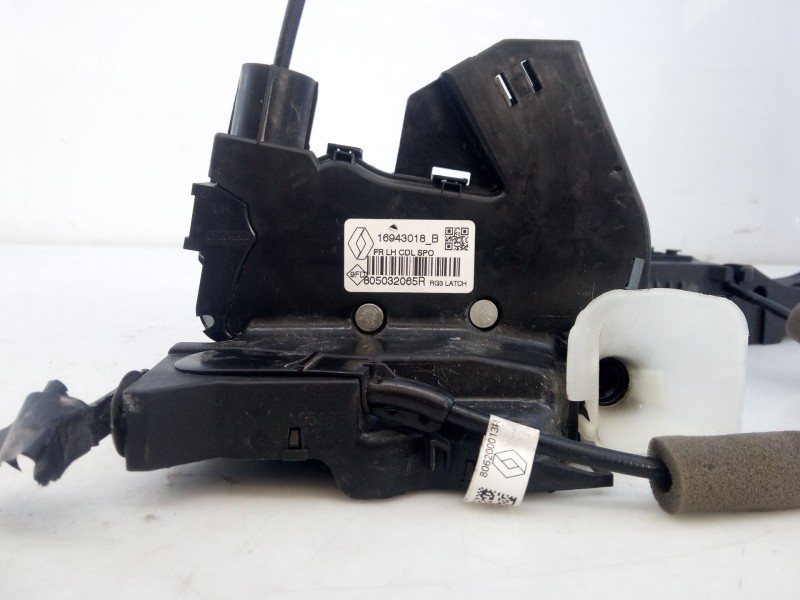 Recambio de cerradura puerta delantera izquierda para renault megane iv sedán 1.3 tce 140 (lvnb) referencia OEM IAM 805032065R  