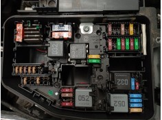 CAJA RELES / FUSIBLES 