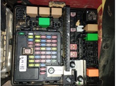 CAJA RELES / FUSIBLES 