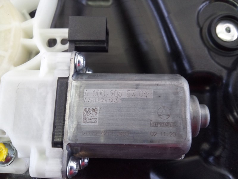 Recambio de elevalunas delantero derecho para mercedes-benz clase a sedán (v177) a 250 e (177.186) referencia OEM IAM A000906570
