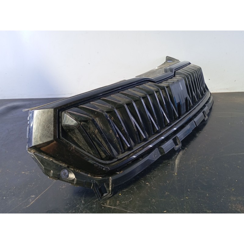 Recambio de rejilla delantera para skoda karoq (nu7, nd7) 1.5 tsi referencia OEM IAM   