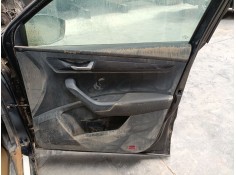 GUARNECIDO PUERTA DELANTERA DERECHA 