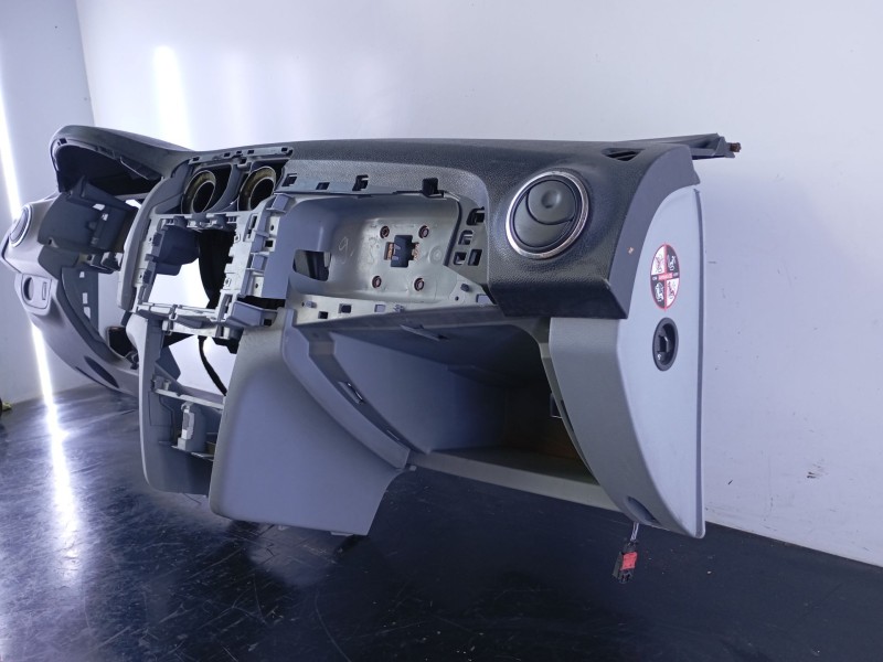 Recambio de salpicadero para dacia sandero ambiance referencia OEM IAM   