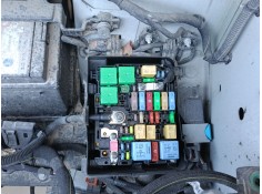 CAJA RELES / FUSIBLES 