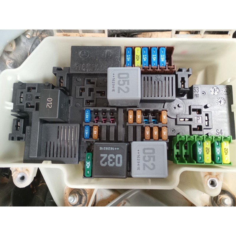 Recambio de caja reles / fusibles para mercedes-benz clase c (w205) c 220 bluetec / d (205.002, 205.004) referencia OEM IAM   