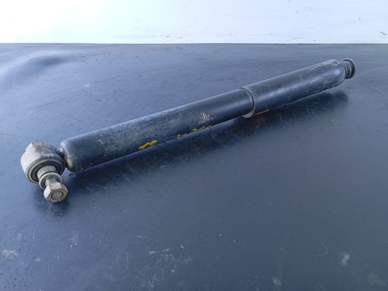 Recambio de amortiguador trasero izquierdo para mitsubishi montero (v60/v70) glx referencia OEM IAM 349057KYB  