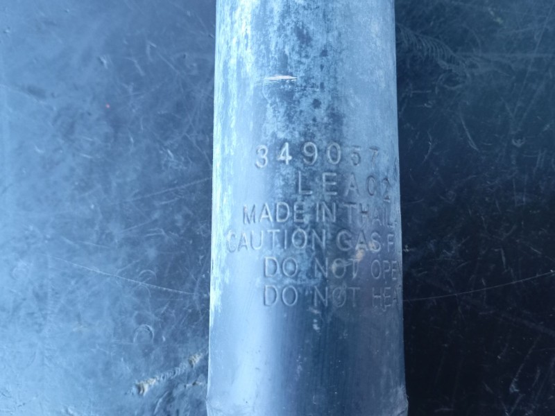 Recambio de amortiguador trasero izquierdo para mitsubishi montero (v60/v70) glx referencia OEM IAM 349057KYB  