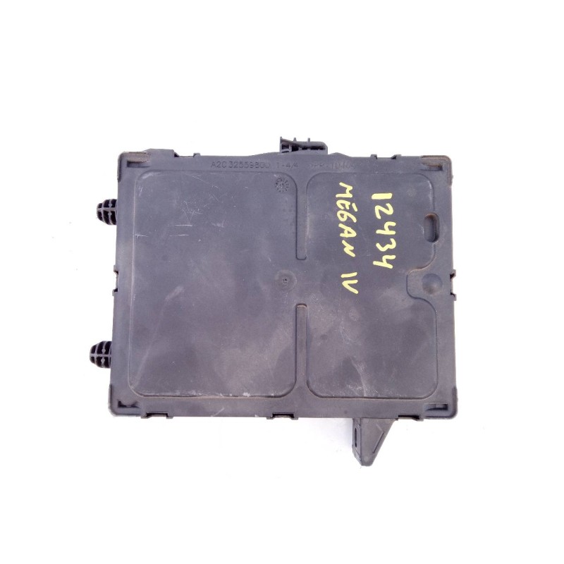 Recambio de caja reles / fusibles para renault megane iv berlina 5p life referencia OEM IAM 284B17439R A2C9987670100 