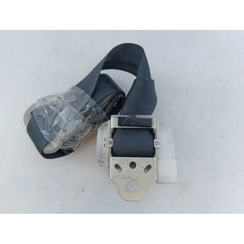Recambio de cinturon seguridad trasero derecho para toyota corolla verso (r1) 2.2 d-4d luna referencia OEM IAM H073818  