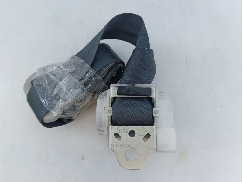 Recambio de cinturon seguridad trasero derecho para toyota corolla verso (r1) 2.2 d-4d luna referencia OEM IAM H073818  