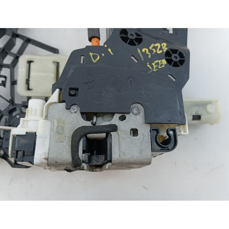 Recambio de cerradura puerta delantera izquierda para jeep wrangler iv (jl) 2.0 t-gdi (jl72, jl74) referencia OEM IAM P68282353A