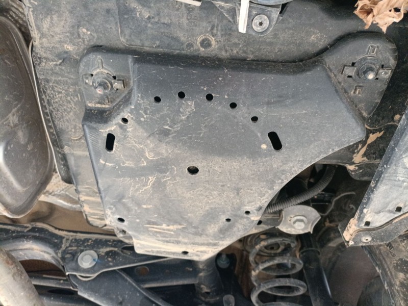 Recambio de adblue para audi q3 sportback (f3n) 35 tdi referencia OEM IAM 5QF131877N  