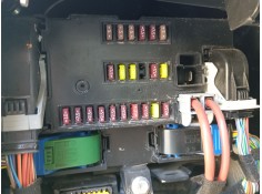 CAJA RELES / FUSIBLES 