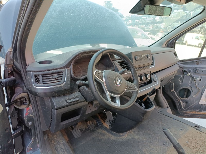 renault trafic iii autobús (jg_) del año 2023