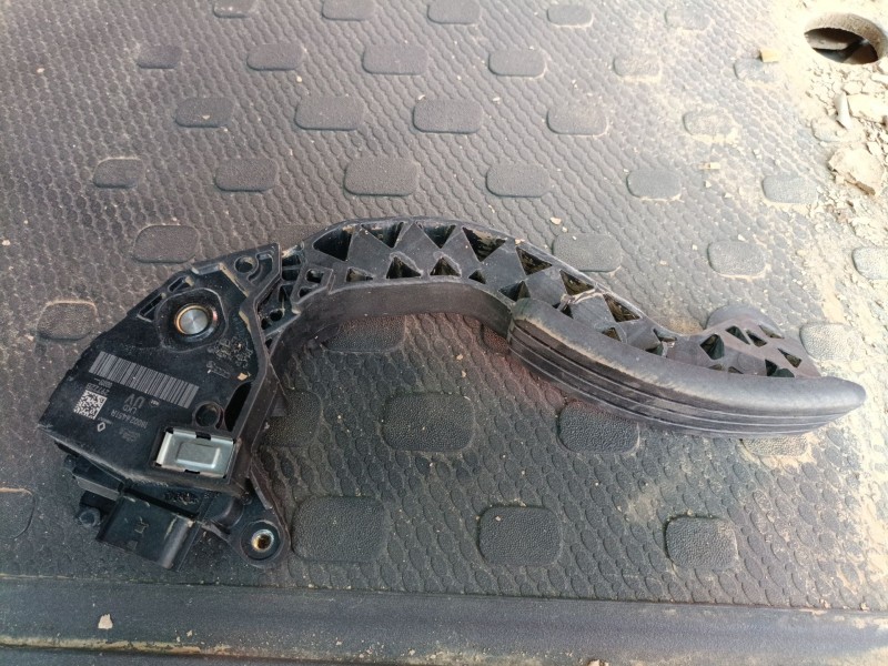 Recambio de pedal acelerador para renault trafic iii autobús (jg_) 2.0 dci 110 (jgmw) referencia OEM IAM   