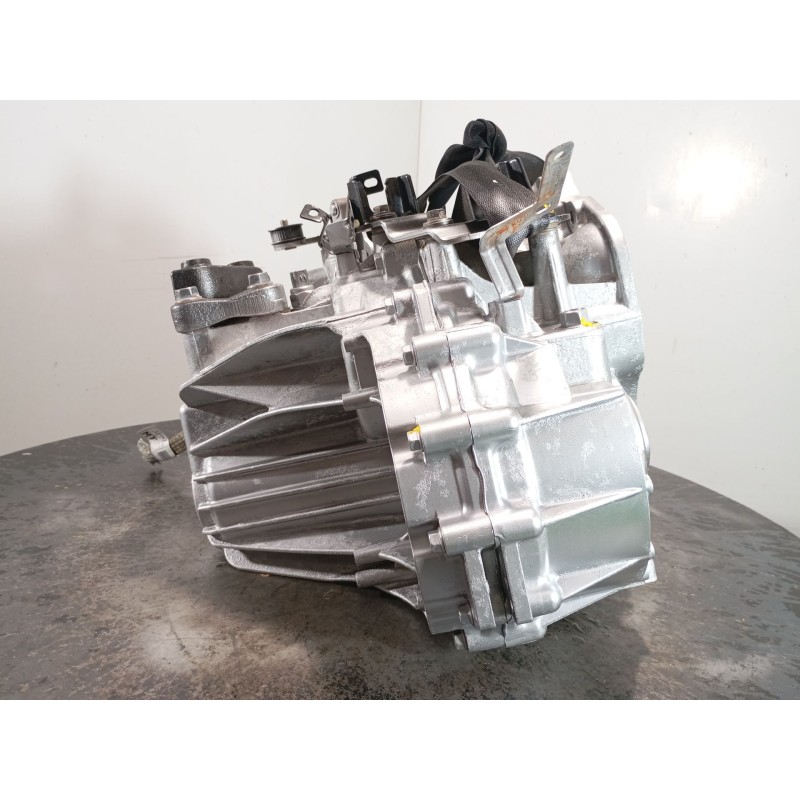 Recambio de caja cambios para ssangyong tivoli crystal referencia OEM IAM 3102035021  