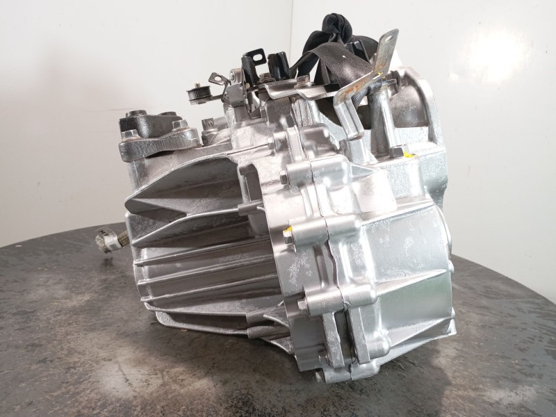 Recambio de caja cambios para ssangyong tivoli crystal referencia OEM IAM 3102035021  