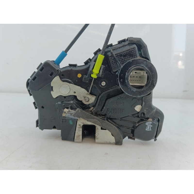 Recambio de cerradura puerta delantera derecha para toyota auris active referencia OEM IAM A046693  