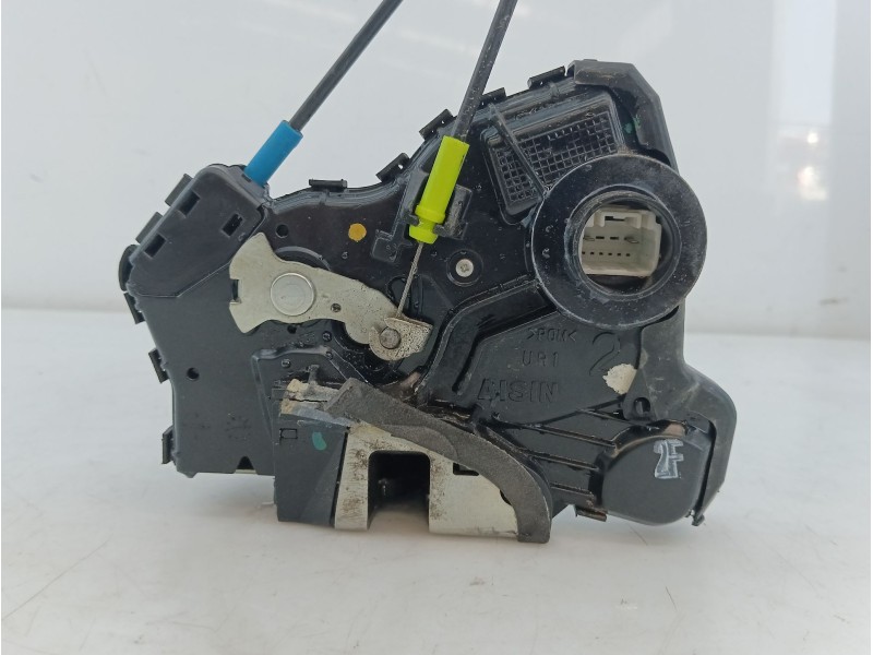 Recambio de cerradura puerta delantera derecha para toyota auris active referencia OEM IAM A046693  