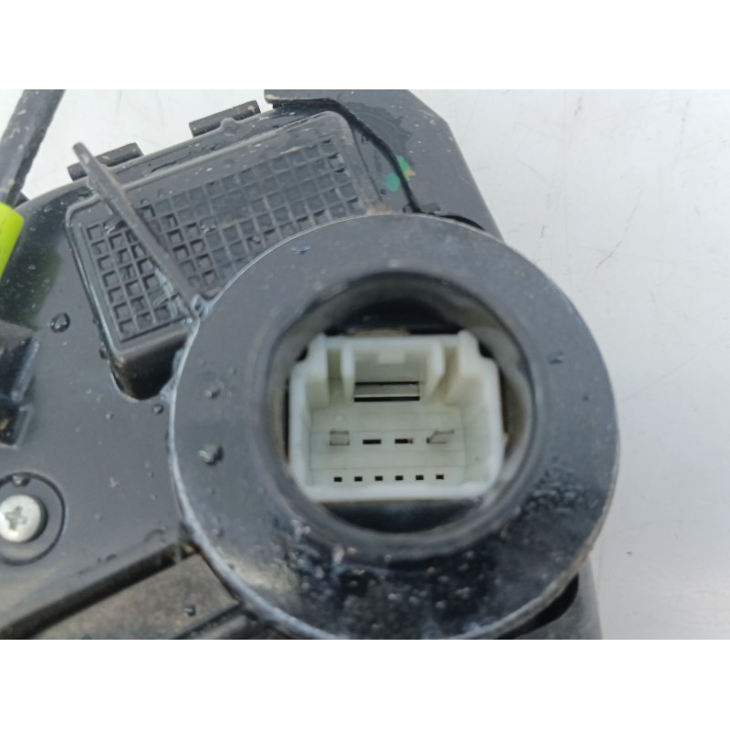 Recambio de cerradura puerta delantera derecha para toyota auris active referencia OEM IAM A046693  