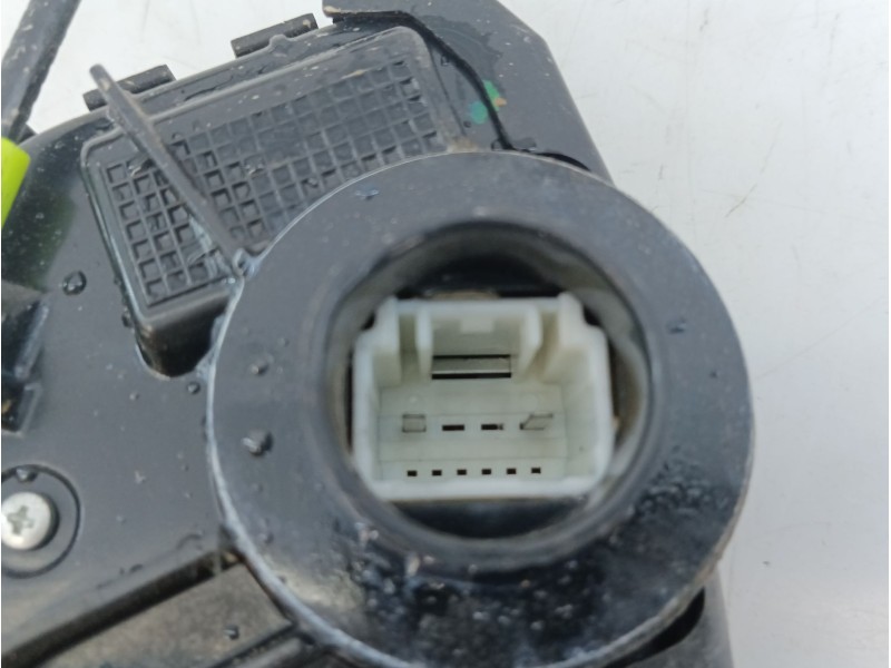 Recambio de cerradura puerta delantera derecha para toyota auris active referencia OEM IAM A046693  