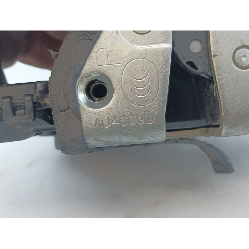 Recambio de cerradura puerta delantera derecha para toyota auris active referencia OEM IAM A046693  