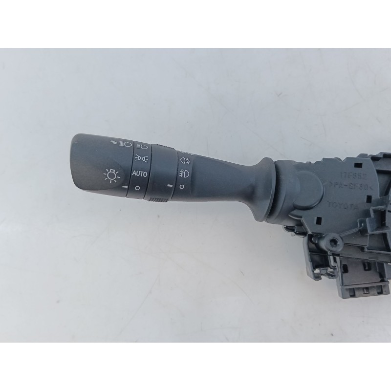 Recambio de mando intermitentes para toyota auris active referencia OEM IAM 17F852  