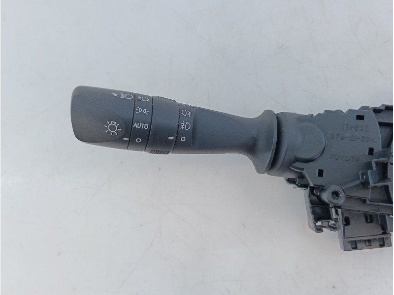 Recambio de mando intermitentes para toyota auris active referencia OEM IAM 17F852  