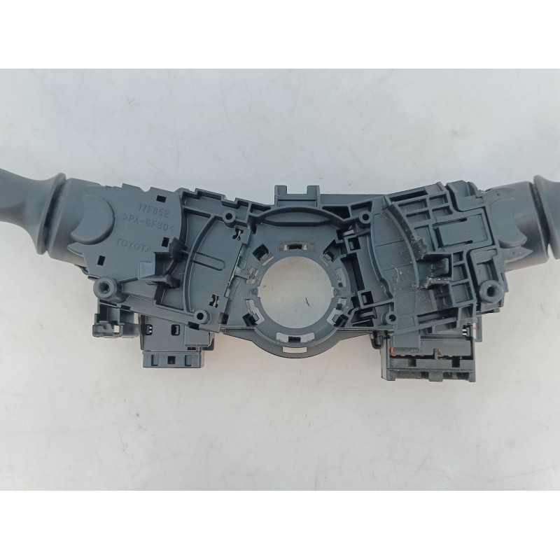 Recambio de mando intermitentes para toyota auris active referencia OEM IAM 17F852  